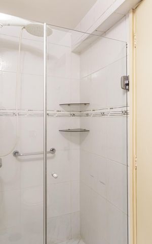 Apartamento à venda com 74m², 2 quartos e 1 vaga Apartamento à venda com 74m², 2 quartos e 1 vagaBanheiro