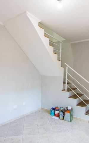 Casa à venda com 90m², 2 quartos e 2 vagas Casa à venda com 90m², 2 quartos e 2 vagasSala