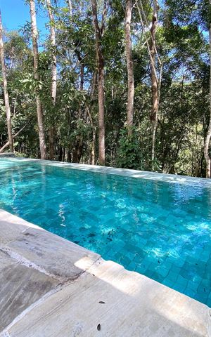 Casa de condomínio à venda com 488m², 4 quartos e 4 vagas Casa de condomínio à venda com 488m², 4 quartos e 4 vagasPiscina