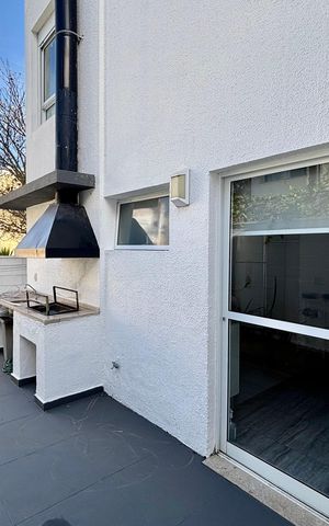 Casa para alugar com 110m², 2 quartos e 2 vagas Casa para alugar com 110m², 2 quartos e 2 vagasÁrea comum - Churrasqueira