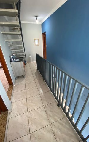 Casa à venda com 96m², 3 quartos e 2 vagasCORREDOR INTERNO