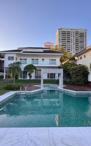 Casa de condomínio para alugar com 1030m², 5 quartos e 8 vagas Casa de condomínio para alugar com 1030m², 5 quartos e 8 vagasÁrea externa