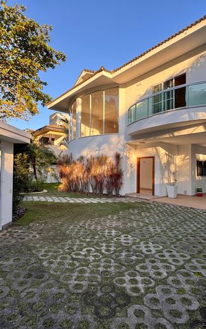 Casa de condomínio para alugar com 1030m², 5 quartos e 8 vagas Casa de condomínio para alugar com 1030m², 5 quartos e 8 vagasÁrea externa
