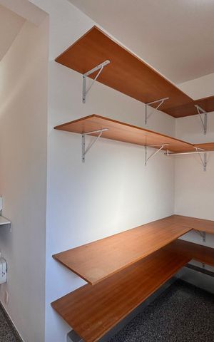 Casa de condomínio para alugar com 1030m², 5 quartos e 8 vagas Casa de condomínio para alugar com 1030m², 5 quartos e 8 vagasCloset da Suíte 2