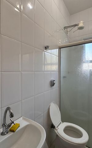 Casa de condomínio para alugar com 1030m², 5 quartos e 8 vagas Casa de condomínio para alugar com 1030m², 5 quartos e 8 vagasÁrea externa - Banheiro