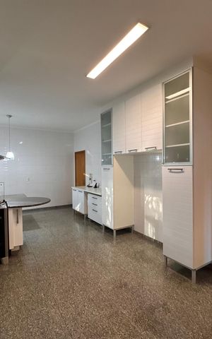 Casa de condomínio para alugar com 1030m², 5 quartos e 8 vagas Casa de condomínio para alugar com 1030m², 5 quartos e 8 vagasCozinha