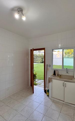 Casa de condomínio para alugar com 1030m², 5 quartos e 8 vagas Casa de condomínio para alugar com 1030m², 5 quartos e 8 vagasEdícula