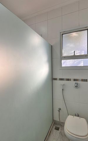 Casa de condomínio para alugar com 1030m², 5 quartos e 8 vagas Casa de condomínio para alugar com 1030m², 5 quartos e 8 vagasBanheiro da Suíte 3