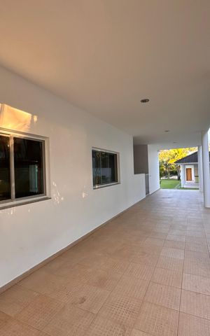 Casa de condomínio para alugar com 1030m², 5 quartos e 8 vagas Casa de condomínio para alugar com 1030m², 5 quartos e 8 vagasÁrea externa