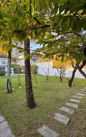 Casa de condomínio para alugar com 1030m², 5 quartos e 8 vagas Casa de condomínio para alugar com 1030m², 5 quartos e 8 vagasÁrea externa