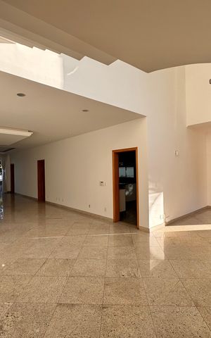Casa de condomínio para alugar com 1030m², 5 quartos e 8 vagas Casa de condomínio para alugar com 1030m², 5 quartos e 8 vagasSala