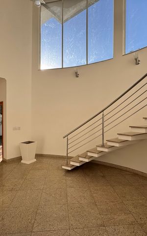Casa de condomínio para alugar com 1030m², 5 quartos e 8 vagas Casa de condomínio para alugar com 1030m², 5 quartos e 8 vagasSala