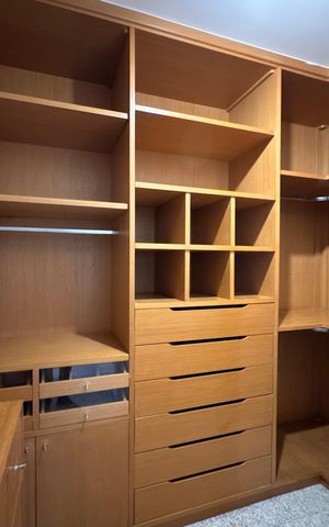 Casa de condomínio para alugar com 1030m², 5 quartos e 8 vagas Casa de condomínio para alugar com 1030m², 5 quartos e 8 vagasCloset da Suíte 3