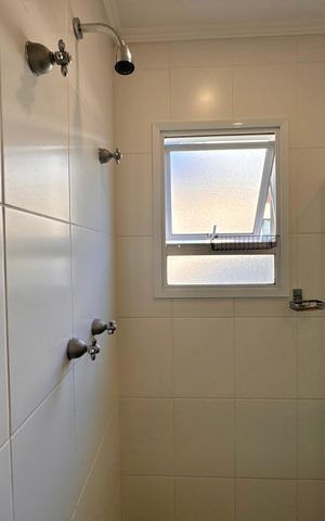 Casa de condomínio para alugar com 1030m², 5 quartos e 8 vagas Casa de condomínio para alugar com 1030m², 5 quartos e 8 vagasBanheiro da Suíte 4