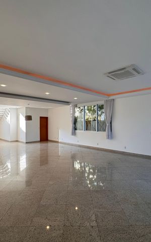 Casa de condomínio para alugar com 1030m², 5 quartos e 8 vagas Casa de condomínio para alugar com 1030m², 5 quartos e 8 vagasSala