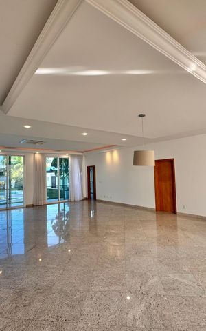 Casa de condomínio para alugar com 1030m², 5 quartos e 8 vagas Casa de condomínio para alugar com 1030m², 5 quartos e 8 vagasSala