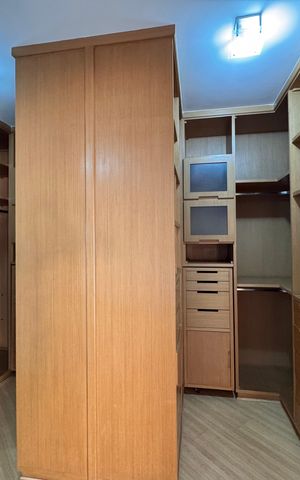 Casa de condomínio para alugar com 1030m², 5 quartos e 8 vagas Casa de condomínio para alugar com 1030m², 5 quartos e 8 vagasCloset da Suíte 1