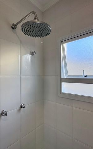 Casa de condomínio para alugar com 1030m², 5 quartos e 8 vagas Casa de condomínio para alugar com 1030m², 5 quartos e 8 vagasBanheiro da Suíte 2