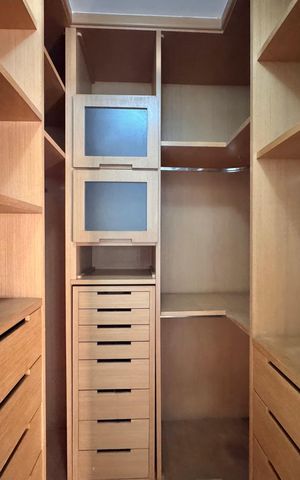 Casa de condomínio para alugar com 1030m², 5 quartos e 8 vagas Casa de condomínio para alugar com 1030m², 5 quartos e 8 vagasCloset da Suíte 1
