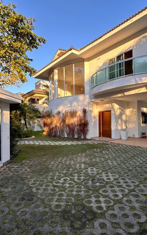 Casa de condomínio para alugar com 1030m², 5 quartos e 8 vagas Casa de condomínio para alugar com 1030m², 5 quartos e 8 vagasÁrea externa