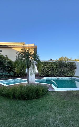 Casa de condomínio para alugar com 1030m², 5 quartos e 8 vagas Casa de condomínio para alugar com 1030m², 5 quartos e 8 vagasÁrea externa