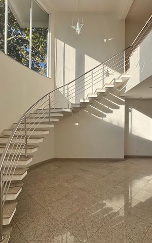 Casa de condomínio para alugar com 1030m², 5 quartos e 8 vagas Casa de condomínio para alugar com 1030m², 5 quartos e 8 vagasSala