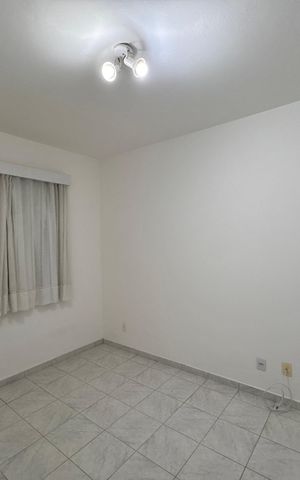 Casa de condomínio para alugar com 1030m², 5 quartos e 8 vagas Casa de condomínio para alugar com 1030m², 5 quartos e 8 vagasEdícula