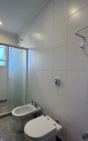 Casa de condomínio para alugar com 1030m², 5 quartos e 8 vagas Casa de condomínio para alugar com 1030m², 5 quartos e 8 vagasBanheiro da Suíte 3