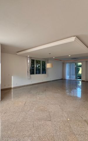 Casa de condomínio para alugar com 1030m², 5 quartos e 8 vagas Casa de condomínio para alugar com 1030m², 5 quartos e 8 vagasSala