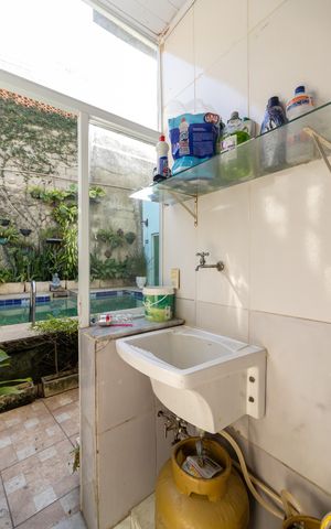 Casa à venda com 250m², 3 quartos e 1 vagaÁrea de Serviço