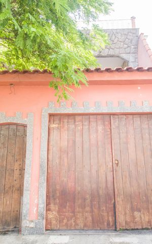 Casa à venda com 200m², 4 quartos e 1 vaga Casa à venda com 200m², 4 quartos e 1 vagaFachada