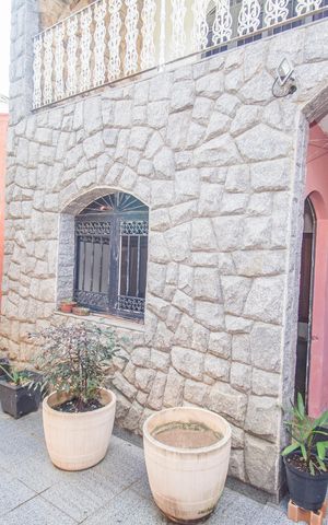 Casa à venda com 200m², 4 quartos e 1 vaga Casa à venda com 200m², 4 quartos e 1 vagaÁrea externa
