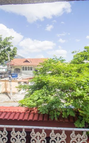 Casa à venda com 200m², 4 quartos e 1 vaga Casa à venda com 200m², 4 quartos e 1 vagaVaranda