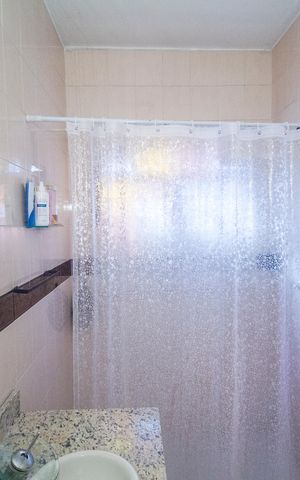 Casa à venda com 200m², 4 quartos e 1 vaga Casa à venda com 200m², 4 quartos e 1 vagaBanheiro 2