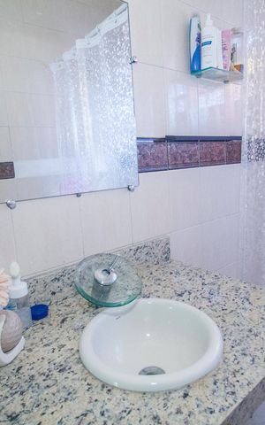 Casa à venda com 200m², 4 quartos e 1 vaga Casa à venda com 200m², 4 quartos e 1 vagaBanheiro 2