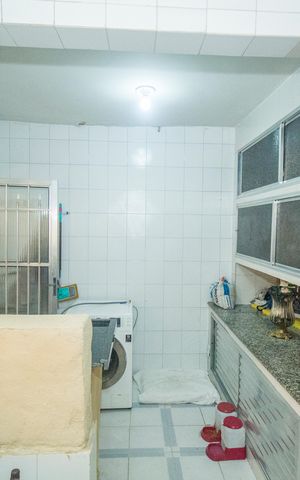 Casa à venda com 200m², 4 quartos e 1 vaga Casa à venda com 200m², 4 quartos e 1 vagaCozinha e Área de Serviço