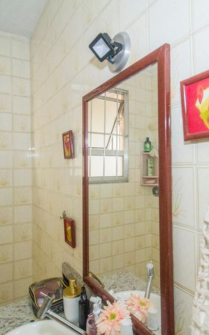 Casa à venda com 200m², 4 quartos e 1 vaga Casa à venda com 200m², 4 quartos e 1 vagaBanheiro 1