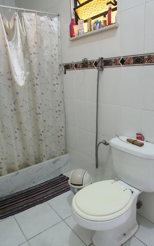 Casa à venda com 380m², 2 quartos e 1 vagaBanheiro da Suíte 1