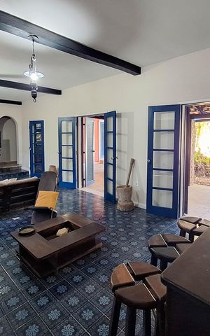 Casa à venda com 150m², 3 quartos e 5 vagas Casa à venda com 150m², 3 quartos e 5 vagasSala