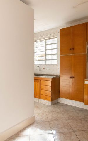 Casa à venda com 270m², 4 quartos e 2 vagas Casa à venda com 270m², 4 quartos e 2 vagasCozinha