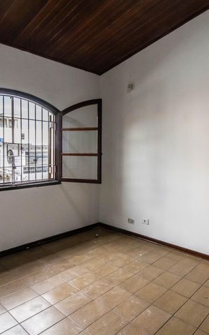 Casa à venda com 270m², 4 quartos e 2 vagas Casa à venda com 270m², 4 quartos e 2 vagasSuíte