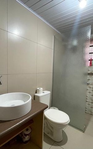 Casa à venda com 80m², 4 quartos e 2 vagas Casa à venda com 80m², 4 quartos e 2 vagasBanheiro social