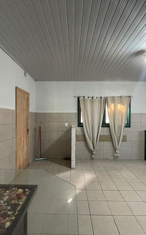 Casa à venda com 80m², 4 quartos e 2 vagas Casa à venda com 80m², 4 quartos e 2 vagasBanheiro social