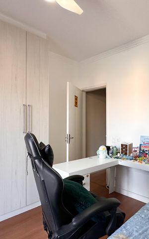 Casa à venda com 252m², 4 quartos e 2 vagas Casa à venda com 252m², 4 quartos e 2 vagasQuarto