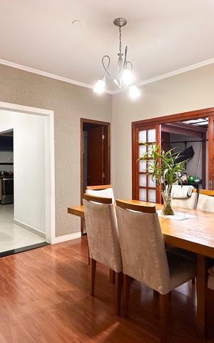 Casa à venda com 252m², 4 quartos e 2 vagas Casa à venda com 252m², 4 quartos e 2 vagasSala de Jantar