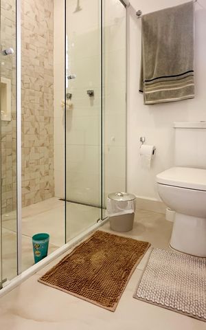 Casa à venda com 252m², 4 quartos e 2 vagas Casa à venda com 252m², 4 quartos e 2 vagasBanheiro da Suíte 1