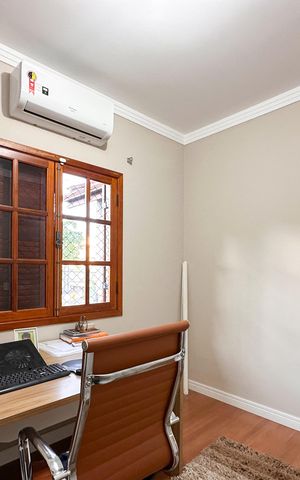 Casa à venda com 252m², 4 quartos e 2 vagas Casa à venda com 252m², 4 quartos e 2 vagasEscritório