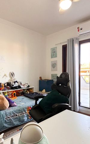 Casa à venda com 252m², 4 quartos e 2 vagas Casa à venda com 252m², 4 quartos e 2 vagasQuarto