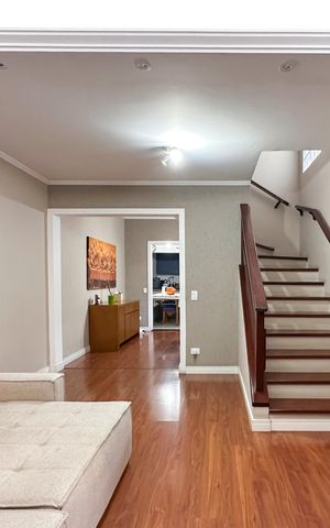 Casa à venda com 252m², 4 quartos e 2 vagas Casa à venda com 252m², 4 quartos e 2 vagasSala