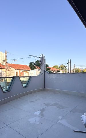 Casa à venda com 252m², 4 quartos e 2 vagas Casa à venda com 252m², 4 quartos e 2 vagasSacada da Suíte 1 e Quarto